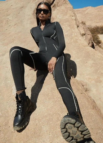 Комбинезон PrettyLittleThing комбинезон-брюки однотонный чёрный кэжуал полиэстер, трикотаж