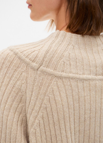 Бежевый зимний свитер Promin