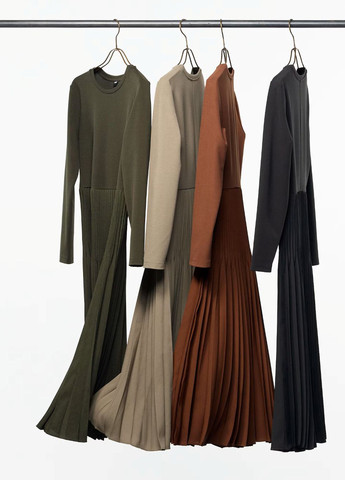 Чорна кежуал сукня плісована Uniqlo однотонна