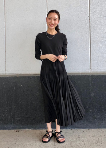 Чорна кежуал сукня плісована Uniqlo однотонна