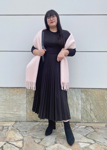 Чорна кежуал сукня плісована Uniqlo однотонна