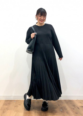 Чорна кежуал сукня плісована Uniqlo однотонна