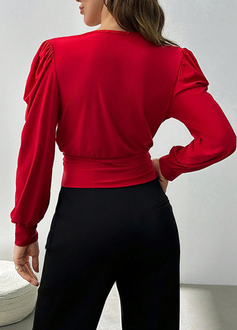 Красная блуза на запах SHEIN