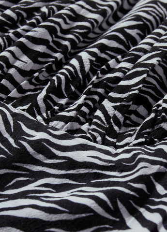 Черно-белое кэжуал платье C&A с абстрактным узором