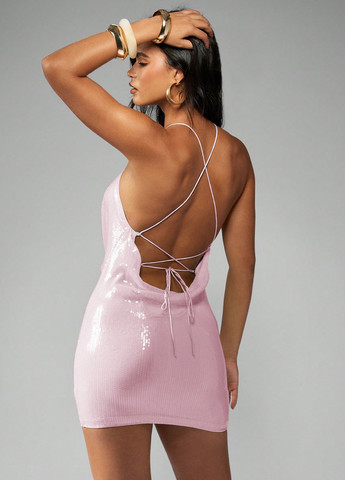 Светло-розовое коктейльное платье с открытыми плечами, с открытой спиной SHEIN однотонное