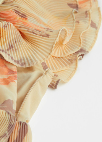 Бежевое кэжуал платье плиссированное H&M с цветочным принтом