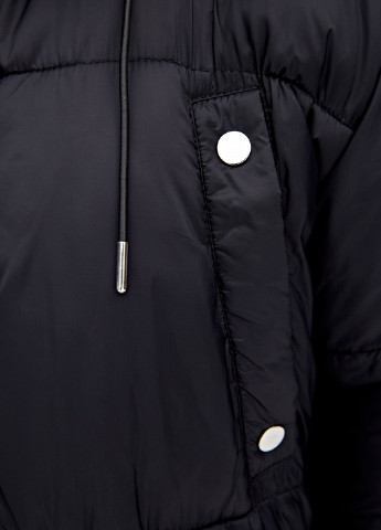 Черная зимняя куртка Pull&Bear