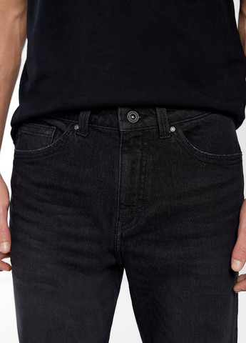Черные демисезонные регюлар фит джинсы Springfield