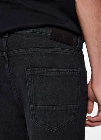 Черные демисезонные регюлар фит джинсы Springfield
