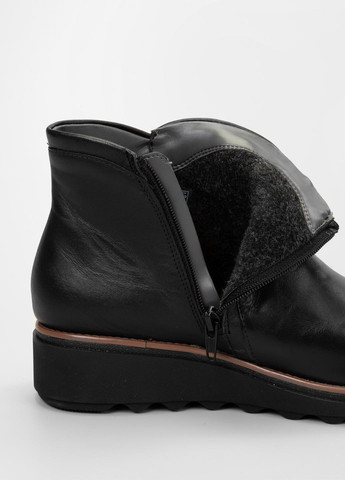 Зимние ботинки Clarks без декора