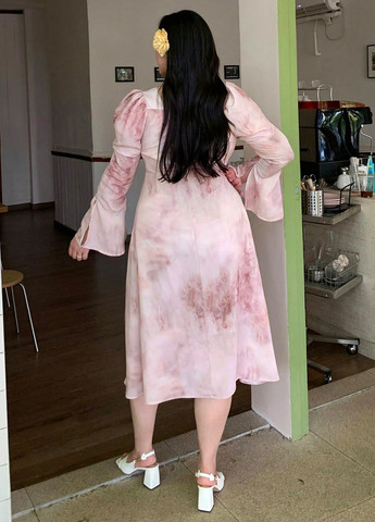 Светло-розовое кэжуал платье клеш SHEIN с цветочным принтом