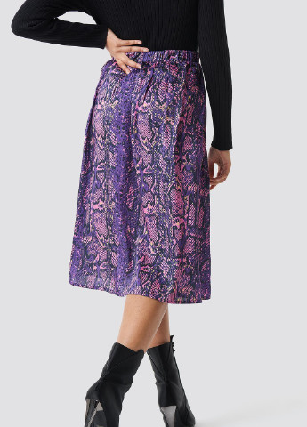 Фиолетовая кэжуал с анималистичным узором юбка NA-KD