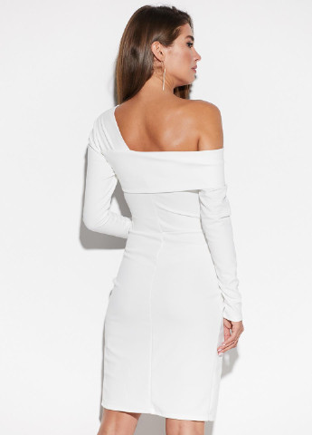 Белое кэжуал платье с открытыми плечами Karree однотонное