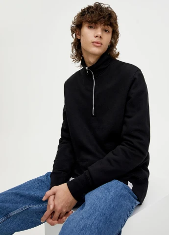 Чорний світшот Pull & Bear однотонний без декору (250302016)