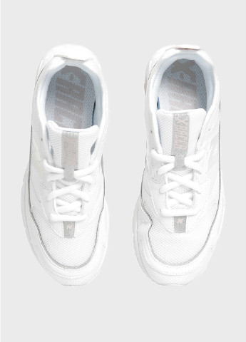 Білі осінні кросівки New Balance