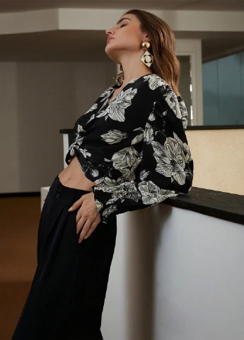 Чёрная блуза SHEIN