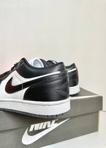Чорно-білі осінні кросівки Nike Air Jordan 1 Low Black & White