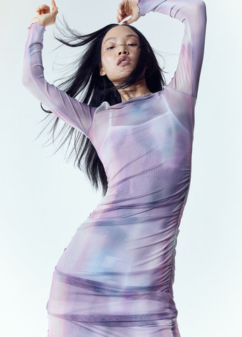 Бузкова кежуал сукня H&M з абстрактним візерунком