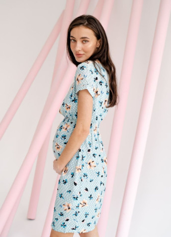 Серо-синее нежное хлопковое платье для беременных и кормящих серо-синее с секретом кормления To Be с цветочным принтом