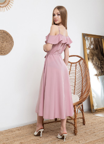Розовое кэжуал платье с открытыми плечами, на запах Larionoff однотонное