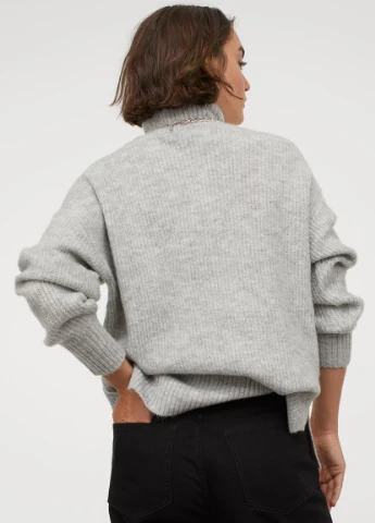 Светло-серый зимний вязаный свитер H&M