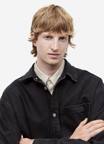Черная джинсовая рубашка однотонная H&M