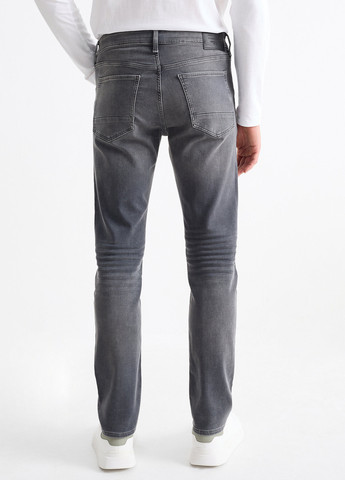 Серые демисезонные зауженные джинсы C&A