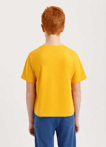 Желтая летняя футболка SELA