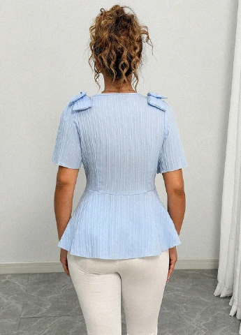 Блакитна блуза з баскою SHEIN