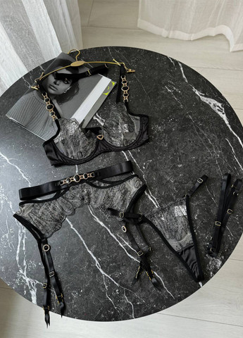 Чорний демісезонний комплект (бюстгальтер, трусики, пояс для панчох, гартери) NOVA VEGA