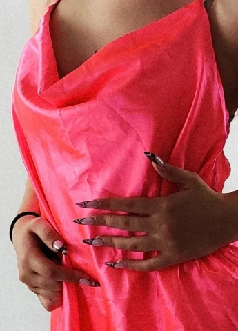 Кислотно-розовое кэжуал платье оверсайз PrettyLittleThing однотонное