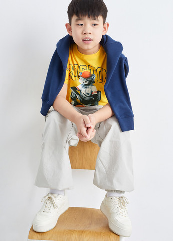 Желтая летняя футболка C&A