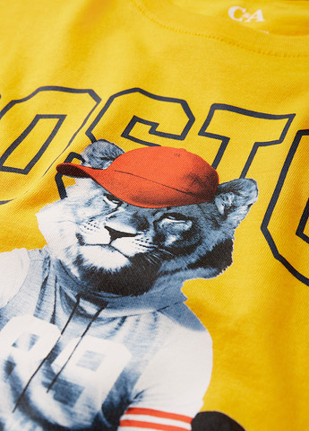 Желтая летняя футболка C&A