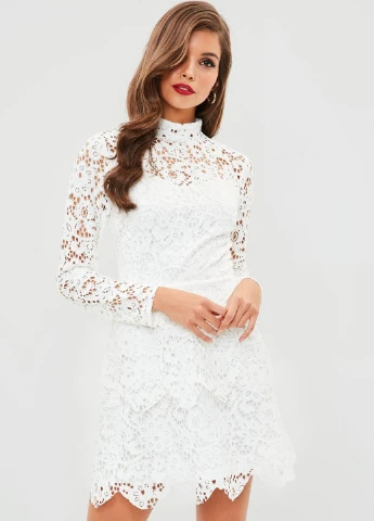 Белое коктейльное платье футляр Missguided с рисунком