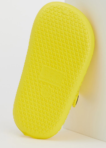 Желтые сандали DeFacto с аппликацией