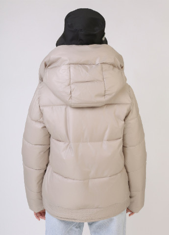 Бежевая демисезонная укороченная куртка с объемным капюшоном SNOW & PASSION