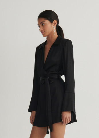 Комбинезон Reserved комбинезон-шорты однотонный чёрный кэжуал вискоза