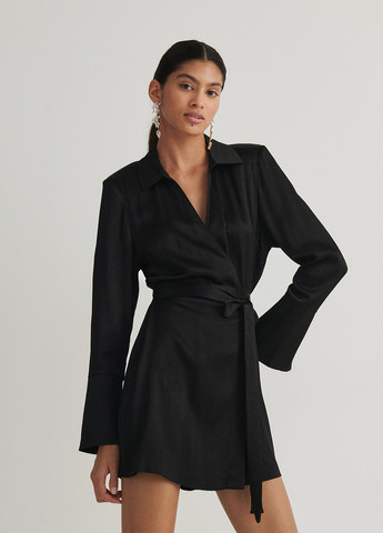 Комбинезон Reserved комбинезон-шорты однотонный чёрный кэжуал вискоза