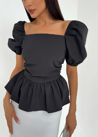 Чорна блуза з баскою SHEIN