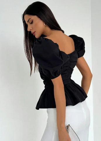 Чорна блуза з баскою SHEIN