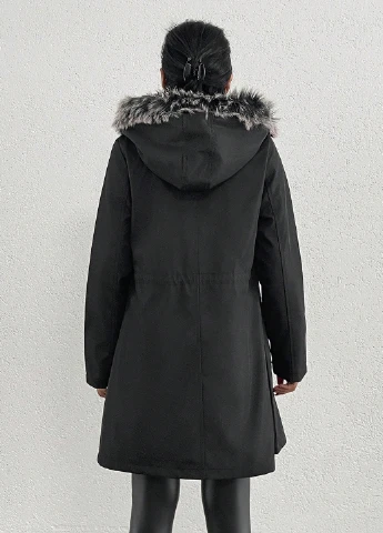 Чорна зимня куртка SHEIN