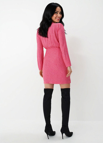 Розовое кэжуал платье на запах Mohito с абстрактным узором