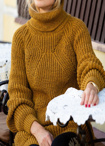 Горчичный зимний удлиненный свитер Berta Lucci