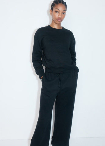 Черный свитшот H&M однотонный без декора (364525212)