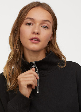 Черный свитшот H&M однотонный (116180107)