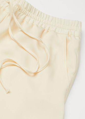 Кремовые кэжуал летние зауженные, укороченные брюки H&M