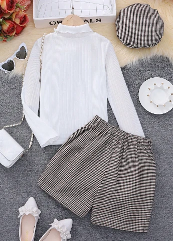 Комбинированный демисезонный комплект (гольф, шорты, берет) SHEIN