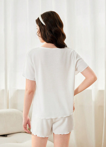 Біла всесезон піжама (футболка, шорти) футболка + шорти SHEIN