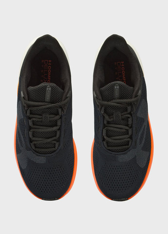 Чорні всесезон кросівки Under Armour