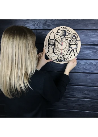 Безшумний дерев`яний годинник на стіну «Космонавт» 7Arts (253567814)